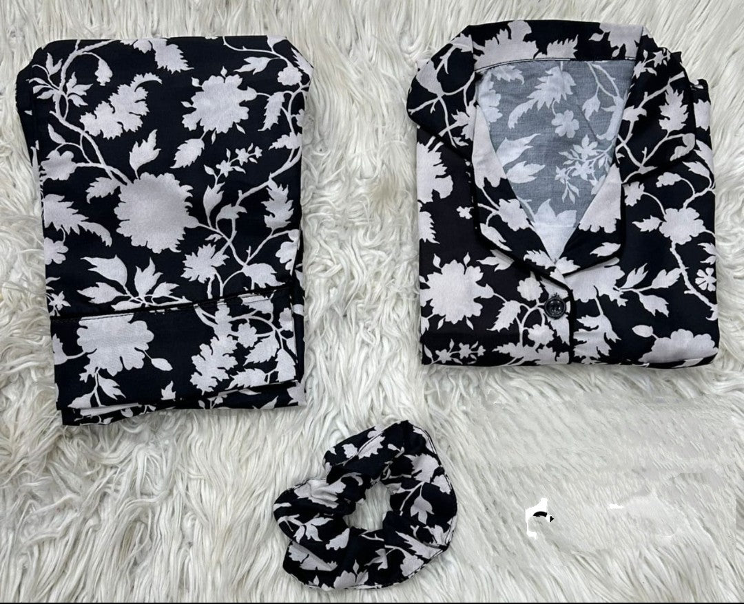 Printed pajama shirt with scrunchies