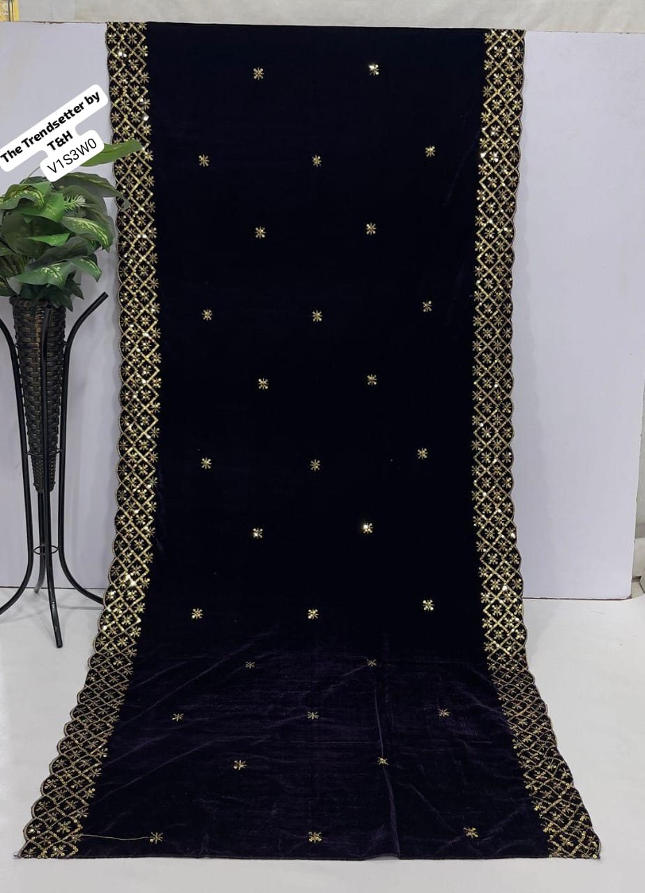 Artical Velvet Embroidred Shawl