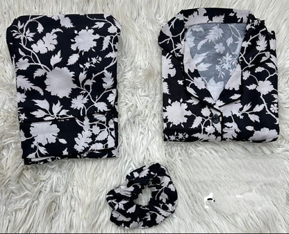 Printed pajama shirt with scrunchies