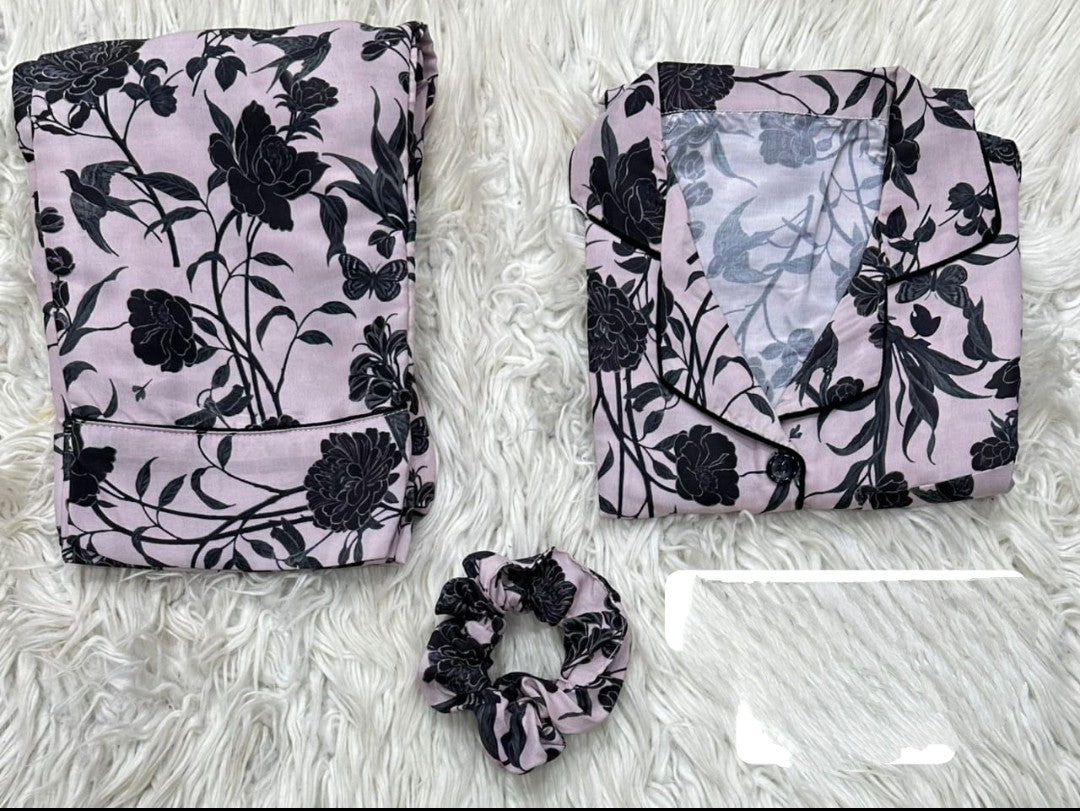 Printed pajama shirt with scrunchies