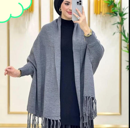 Women's Bat-Wing Style Printed Fleece Shawl.